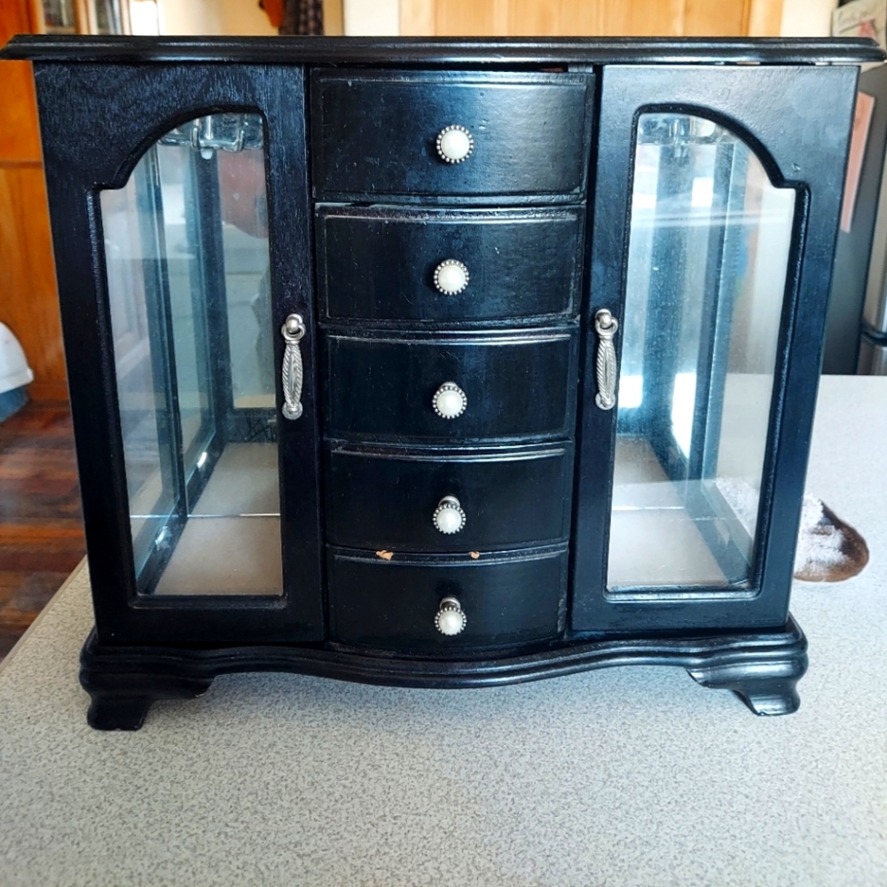 Jewelry box